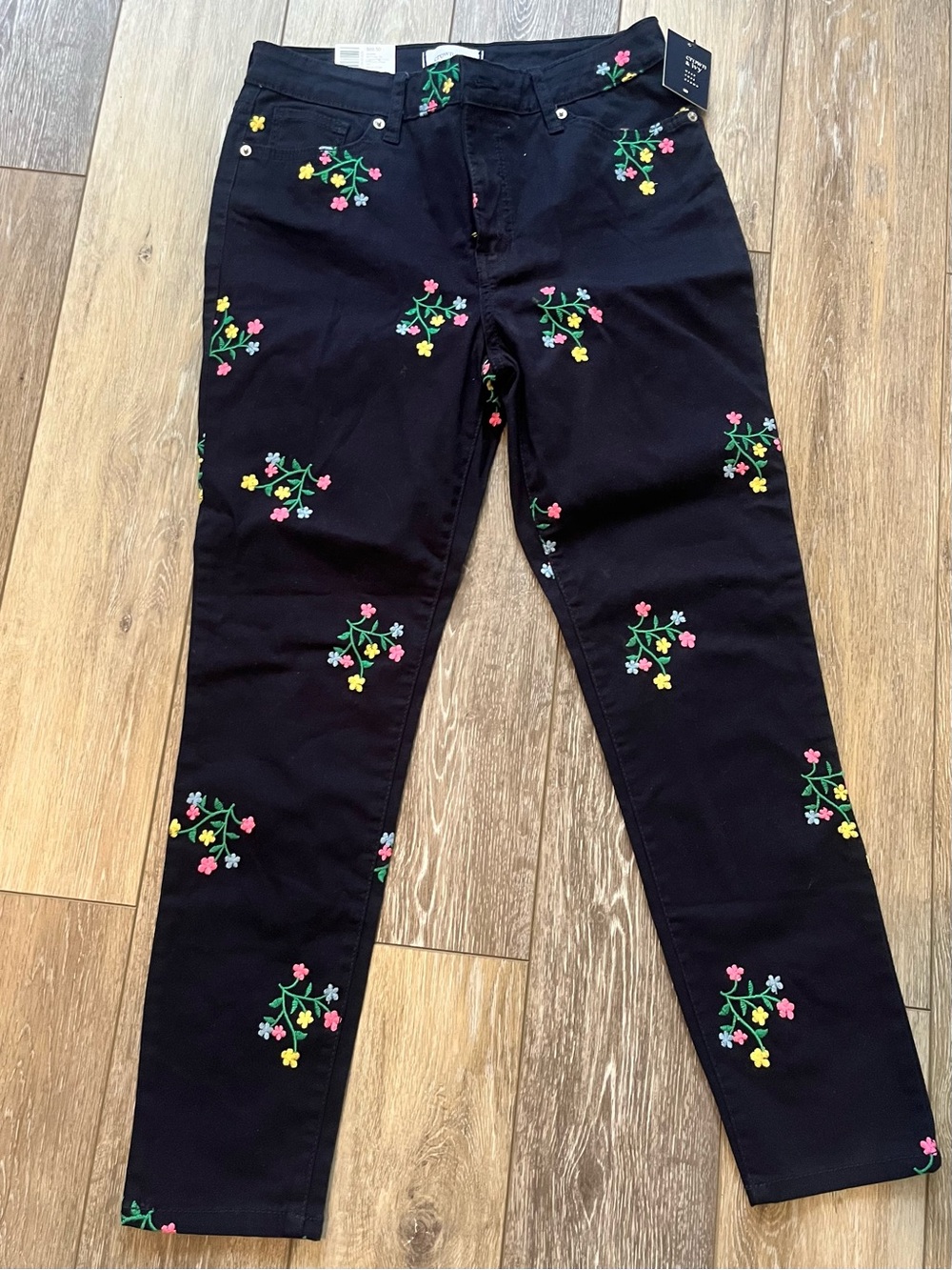 NWT Crown & Ivy navy Skinny Jeans with Multicolor Floral Embroidery size 8R